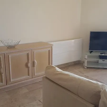Le Celina Apartment *